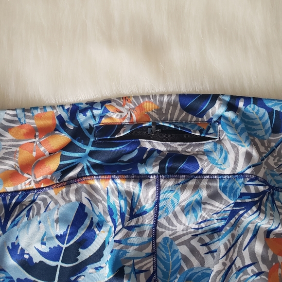 2(X)IST Floral Printed Mid Rise Ankle Leggings - Picture 7 of 8